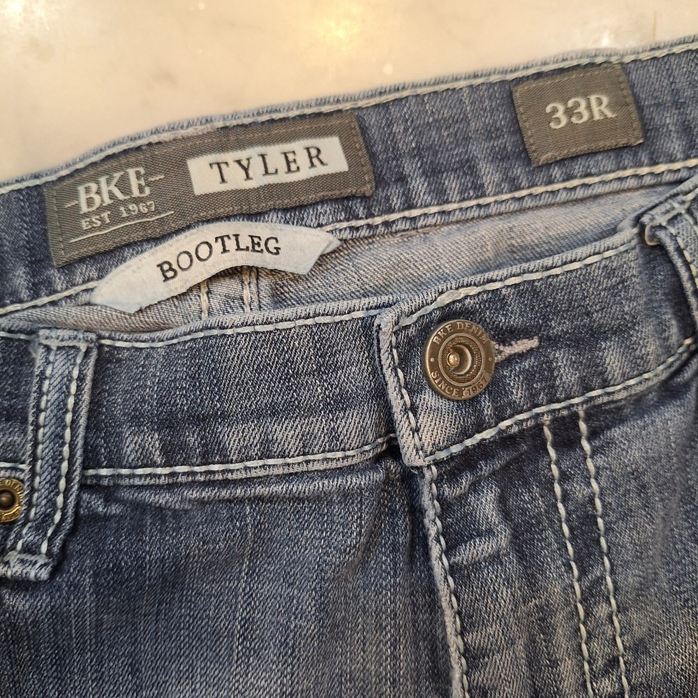 BKE Tyler Jeans Mens 33R Blue Bootleg Distressed Denim Pants Buckle Western
